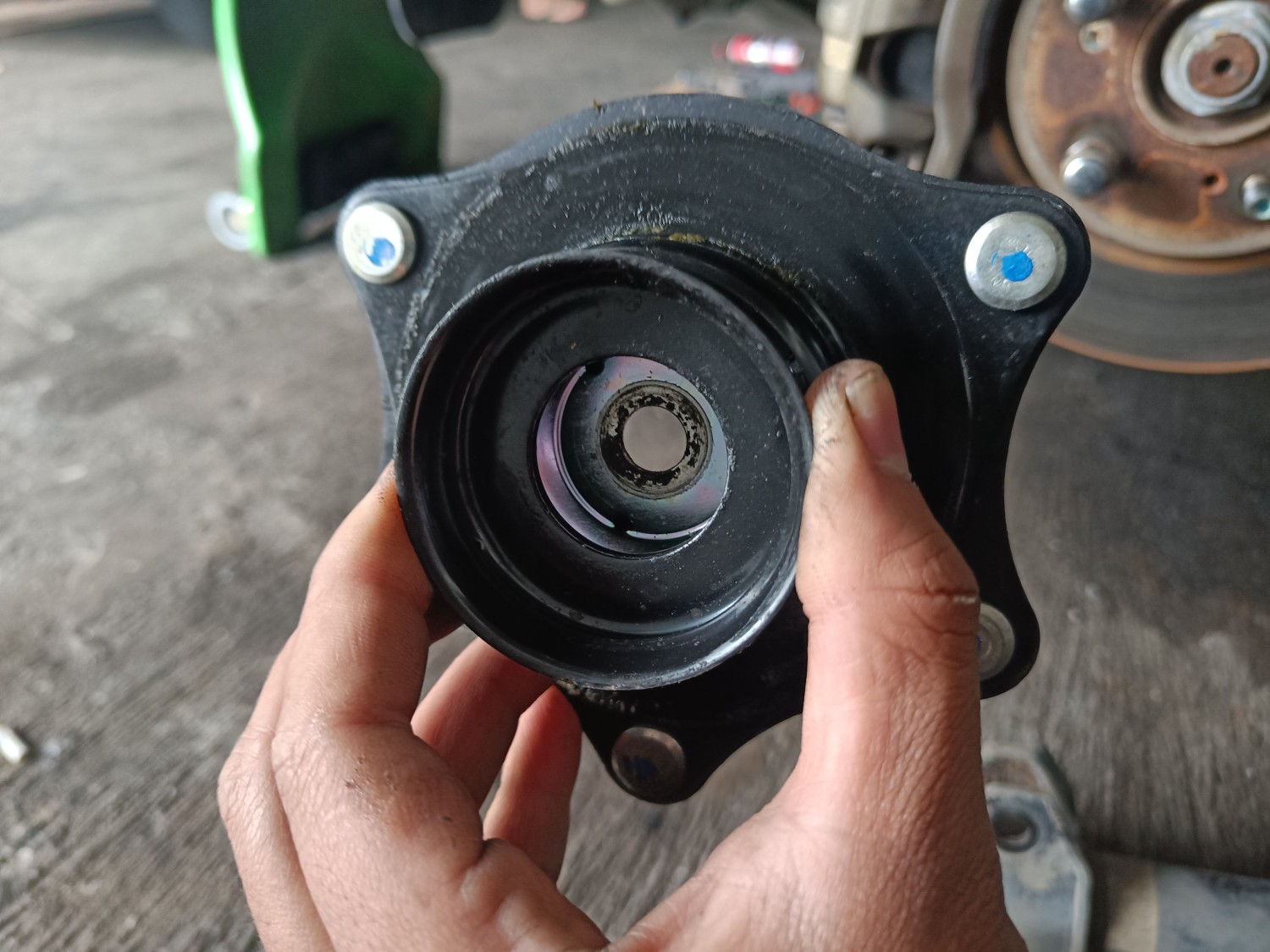Bearing Roda Mobil Gampang Oblak, Pemilik Mobil Wajib Tahu Solusinya