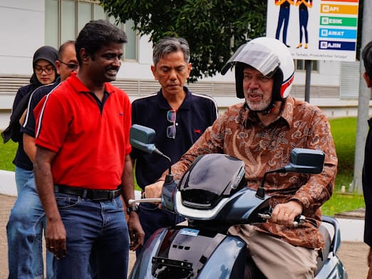 Dukung Mobilitas Hijau, Duta Besar Swedia Kunjungi Fasilitas Produksi TVS