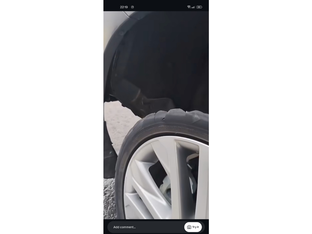 Terjadi lagi, Ban Innova Zenix Robek Sampai Lepas dari Pelek