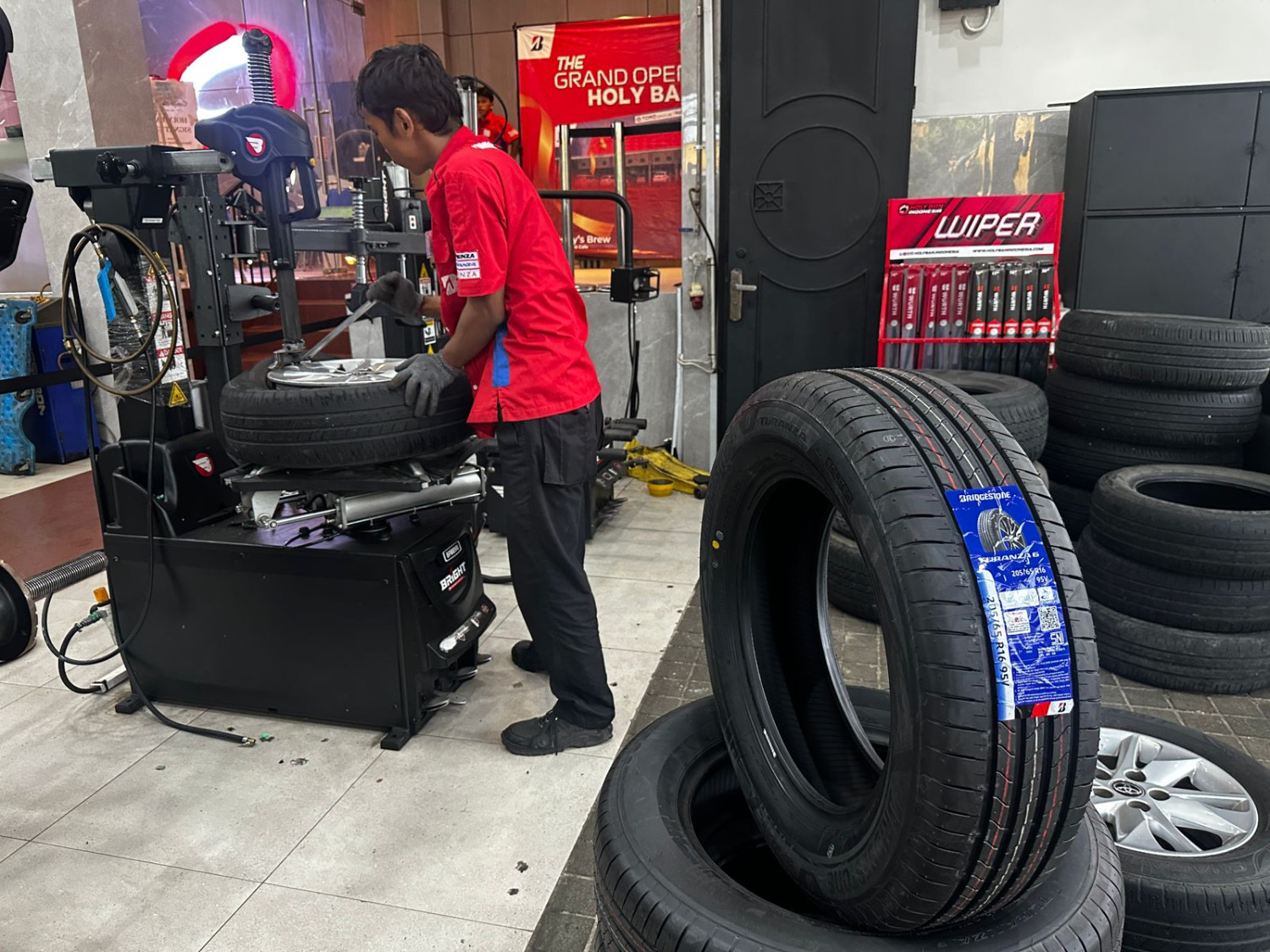 Ladies Mau Ganti Ban Mobil Tapi Dana Terbatas, Baiknya Ganti Ban Depan Atau Belakang Dulu?