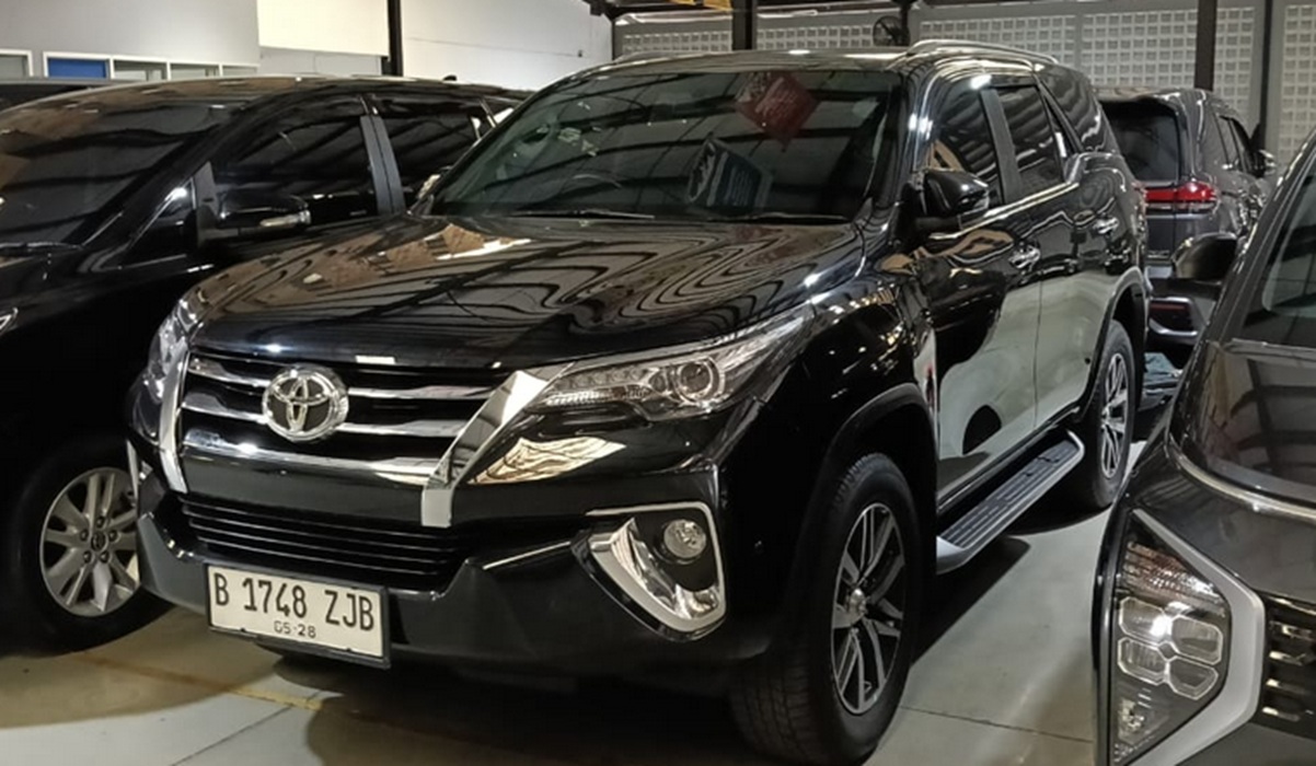 Mobil Bekas Toyota Fortuner VRZ 2.4 Diesel Awal April 2026 Dijual Segini