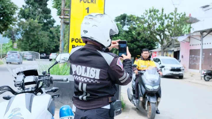 Motor Belum Jalan Tapi Takut Ditilang, Ini Fakta ETLE Handheld Polisi