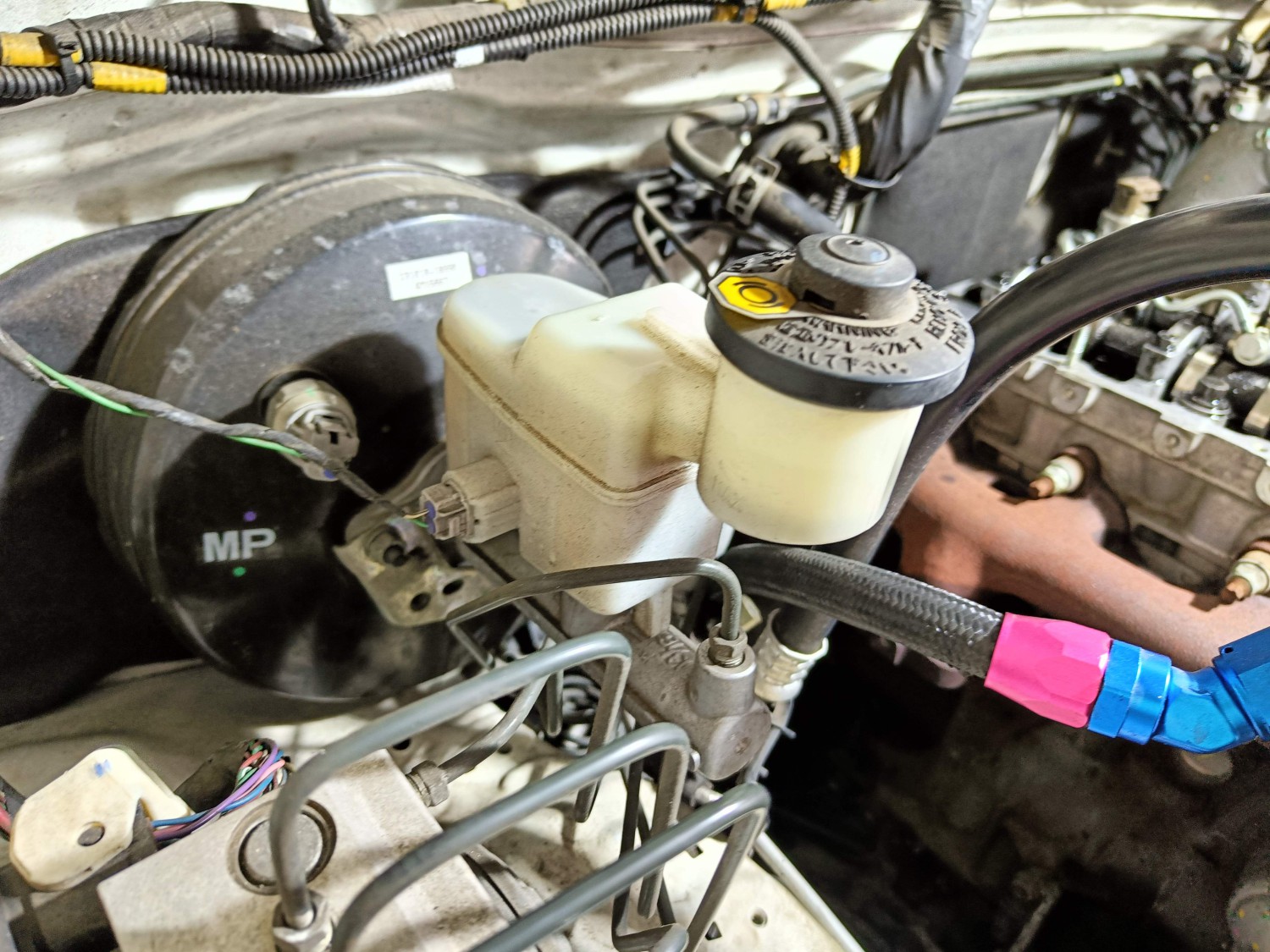 Minyak Rem Berwarna Keruh, Ini yang Harus Dilakukan Pemilik Mobil