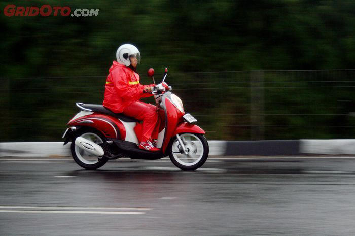 Awas! Mengerem saat Terjadi Aquaplaning Malah Bikin Celaka, Ini yang Benar Menurut Ahli Safety