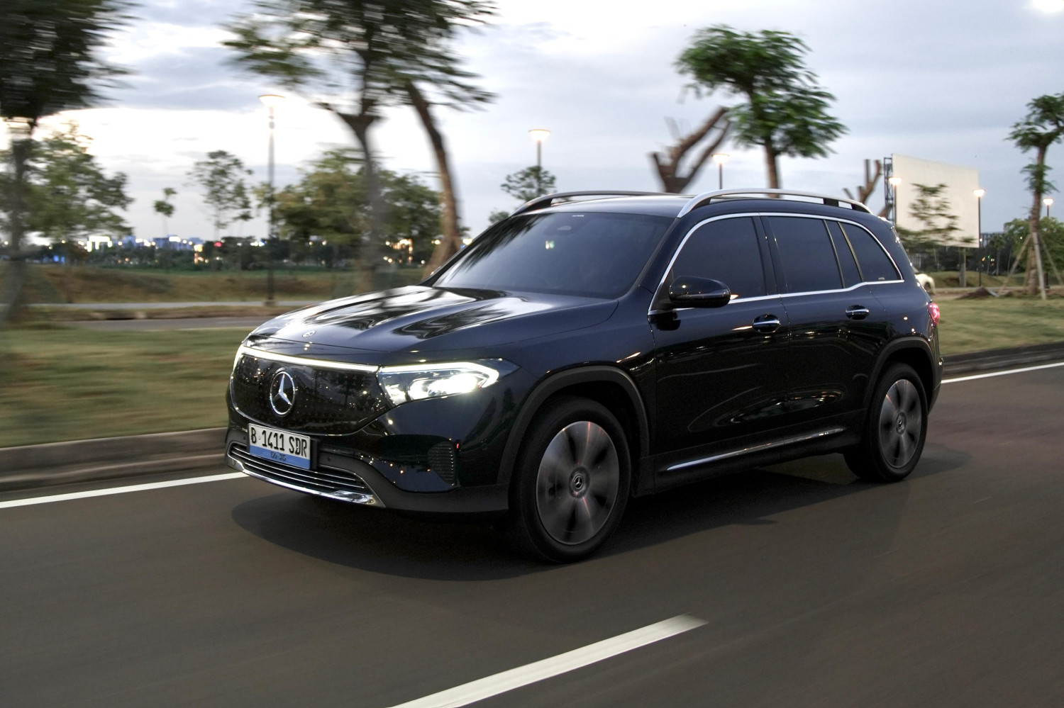 Bisa Muat Banyak, Seirit Apa Konsumsi Listrik Mercedes-Benz EQB 250+?