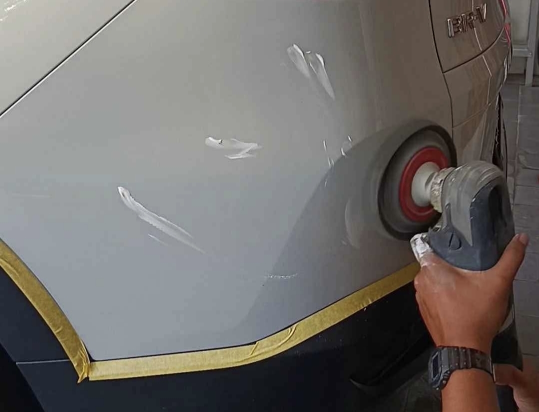 Ahli Yang Bilang, Ini Manfaat Poles Untuk Cat Bodi Mobil Ladies