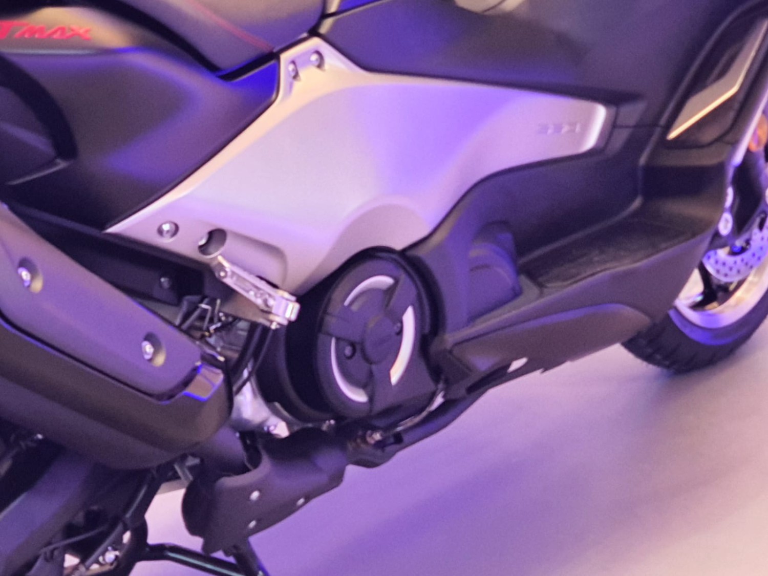 Sekilas Mirip, Ini Perbedaan CVT Yamaha TMAX Dengan Motor Matic Lain