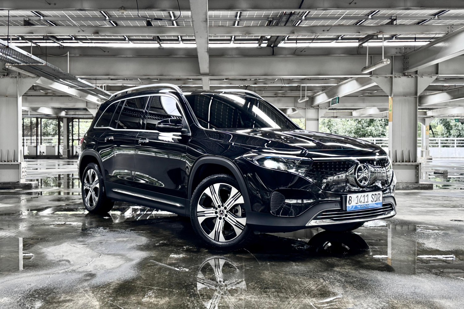 Begini Rasanya Duduk Di Jok Baris Ketiga Mobil Listrik Rp 1,6 Miliar