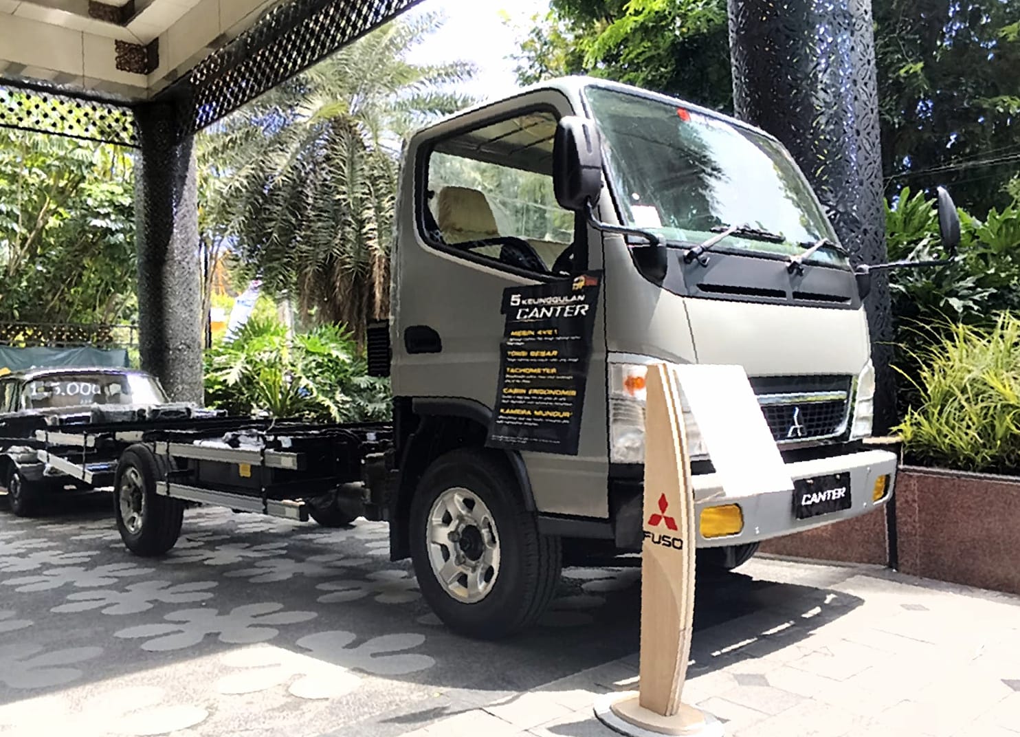 Mitsubishi, Pengusaha Full Senyum, Diskon Awal Tahun Bertebaran Buat Mitsubishi Fuso
