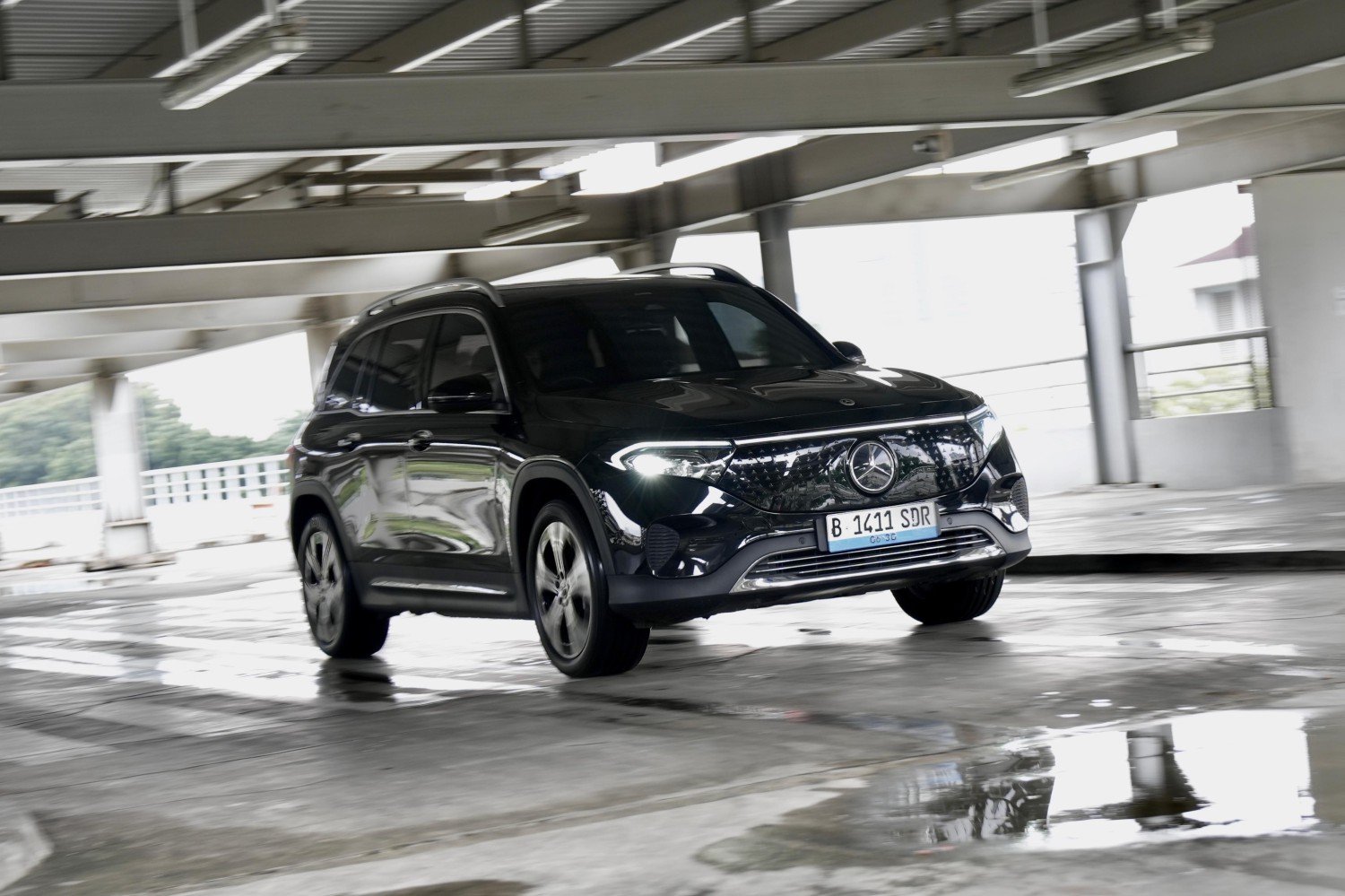 Punya Soket CCS2, Secepat Apa Ngecas Baterai Mercedes-Benz EQB 250+?