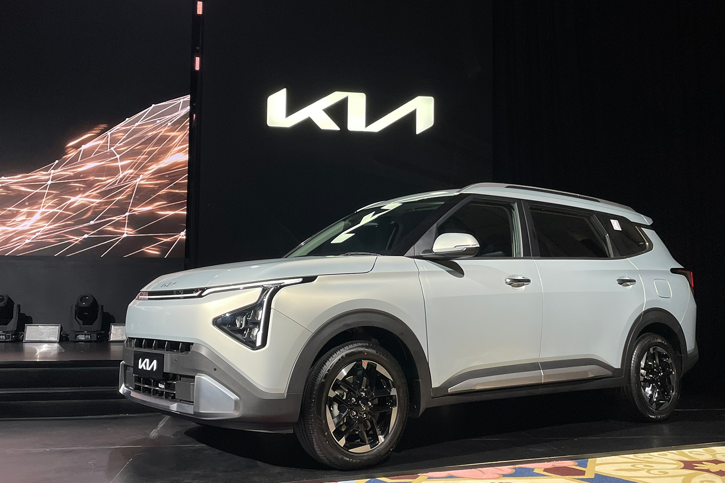 Arus MPV Makin Panas, All New Kia Carens Ikutan Main Tampang dan Fitur