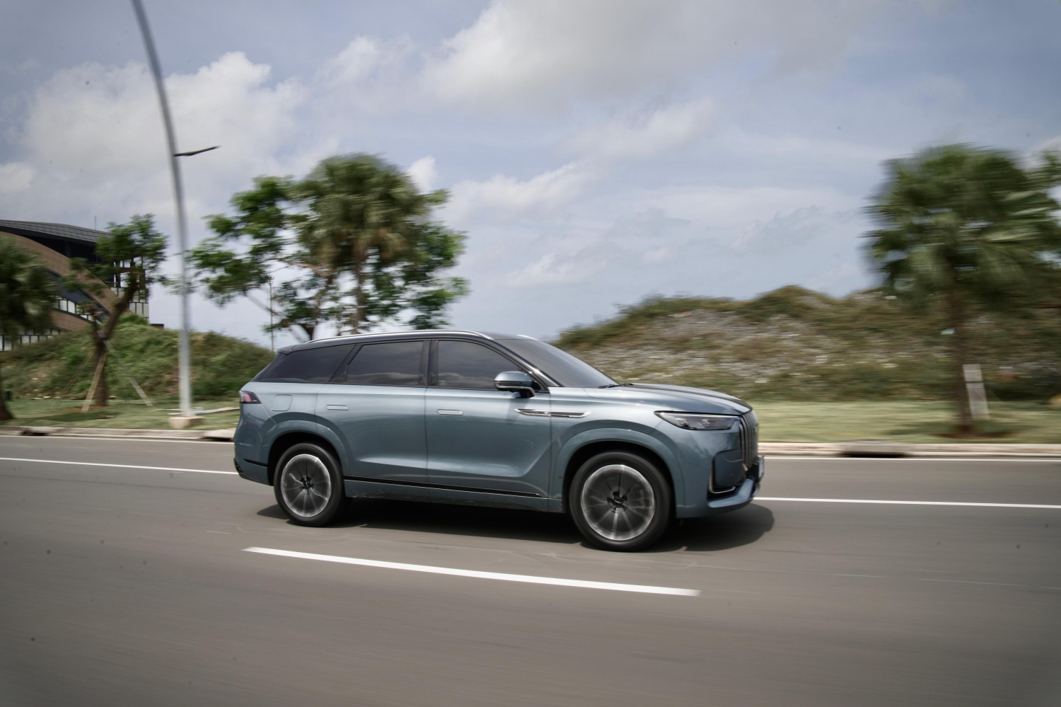 Adu Rem JAECOO J8 SHS Vs Mazda CX-80 PHEV, Siapa Lebih Pakem?