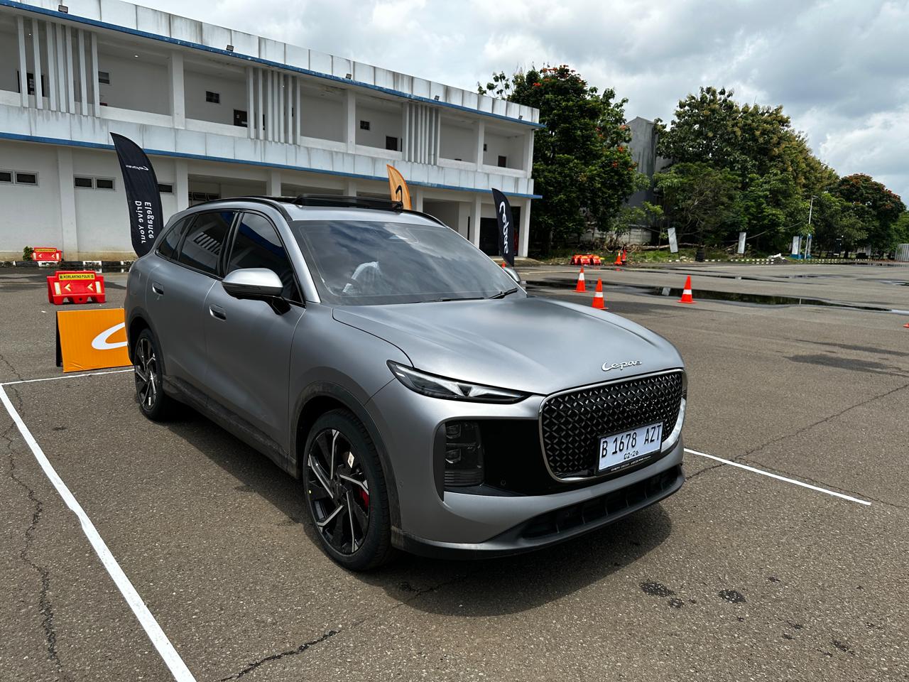 Akselerasi Lepas L8 PHEV. Minim Drama, Lebih Cepat Dari Tiggo 8 CSH