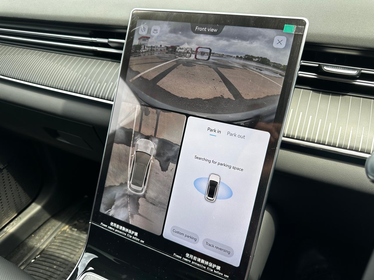 Mudah Banget, Begini Cara Pakai Fitur Parkir Otomatis Lepas L8