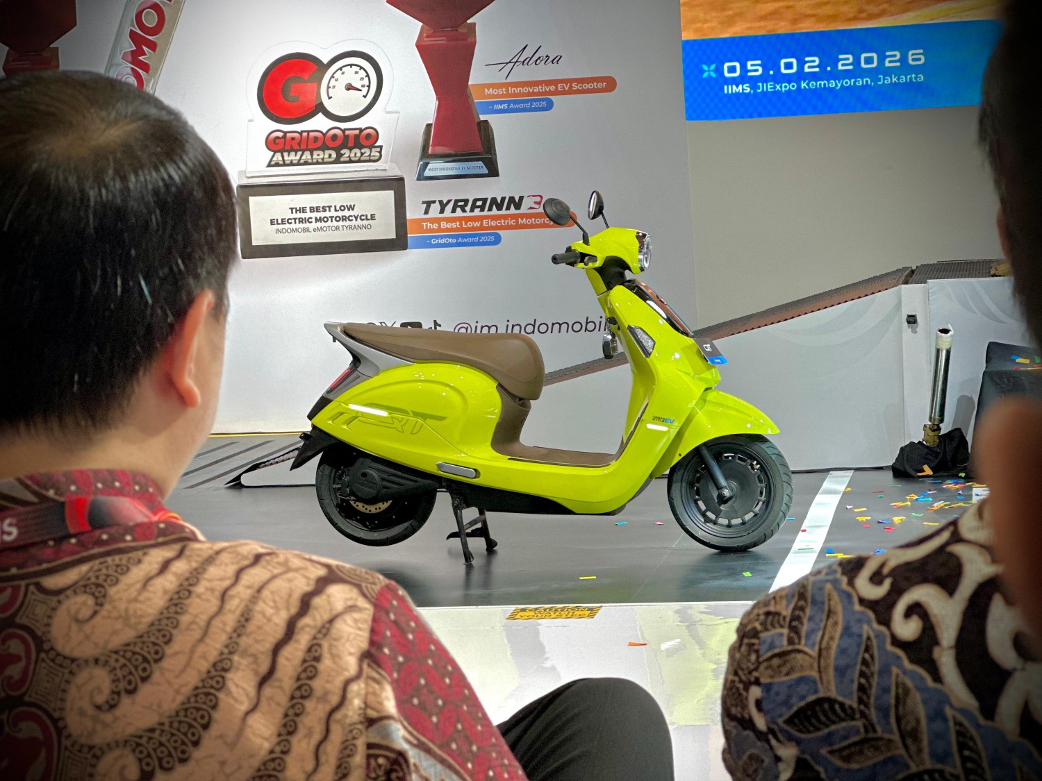 Ini Pilihan Warna Motor Listrik Indomobil Emotor QT yang Perempuan Banget