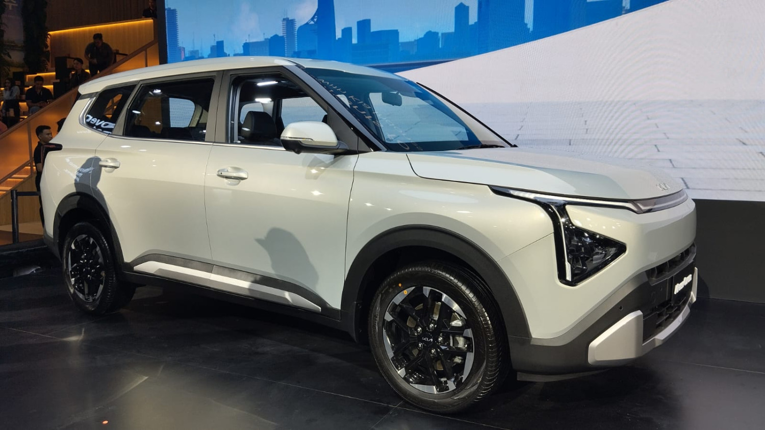 Sudah Dipakai Konsumen, Apakah Kia Carens Baru Layak Jadi Mobil Keluarga?