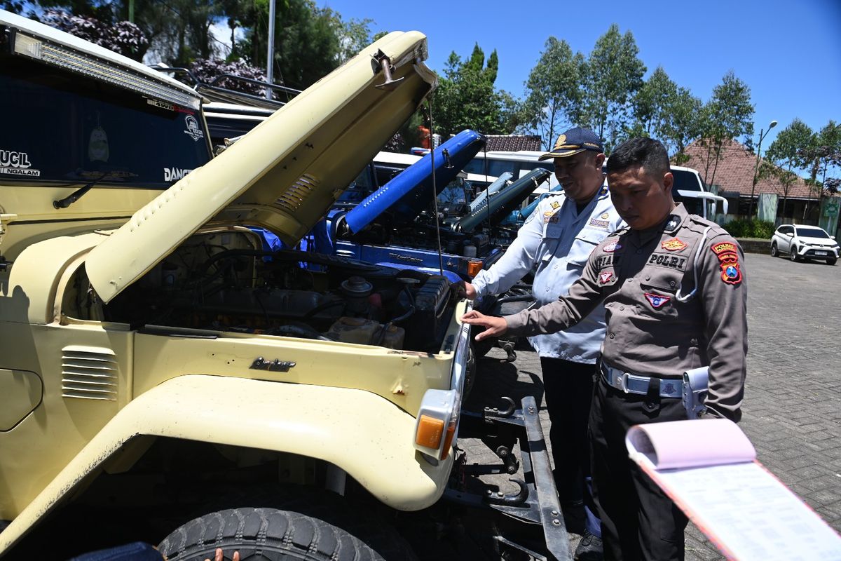 ﻿Tak Ada Kompromi, Polisi Larang Tiga Sopir Jip Wisata Gunung Bromo Beroperasi Karena Ini