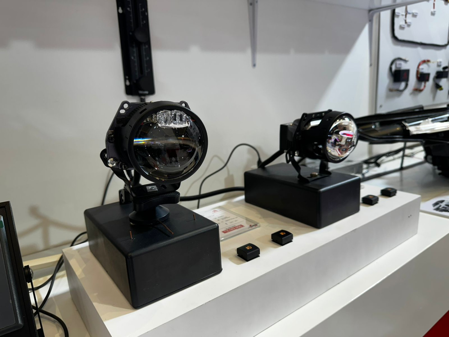 Autovision Hadirkan BiLED Projector Nexora ACL, Punya Lampu Tambahan Menyala Saat Belok
