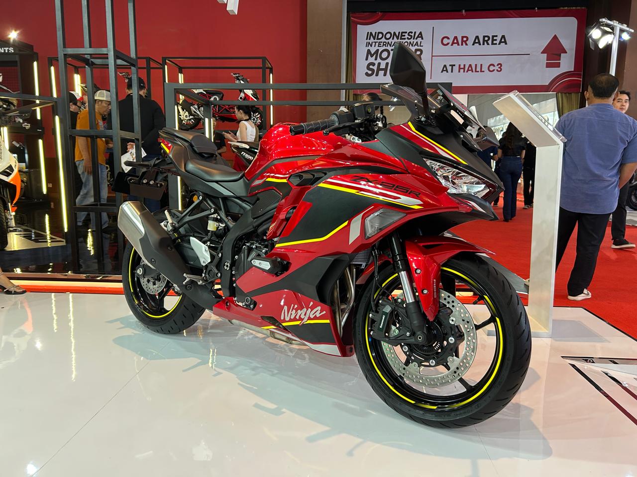 Kawasaki, Kawasaki Ninja ZX-25 Series Diskon Puluhan Juta di IIMS 2026
