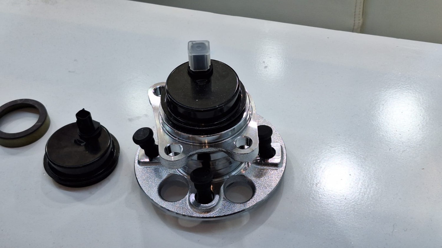 Logo ABS Tiba-tiba Muncul di Speedometer Mobil? Ini Penyebabnya