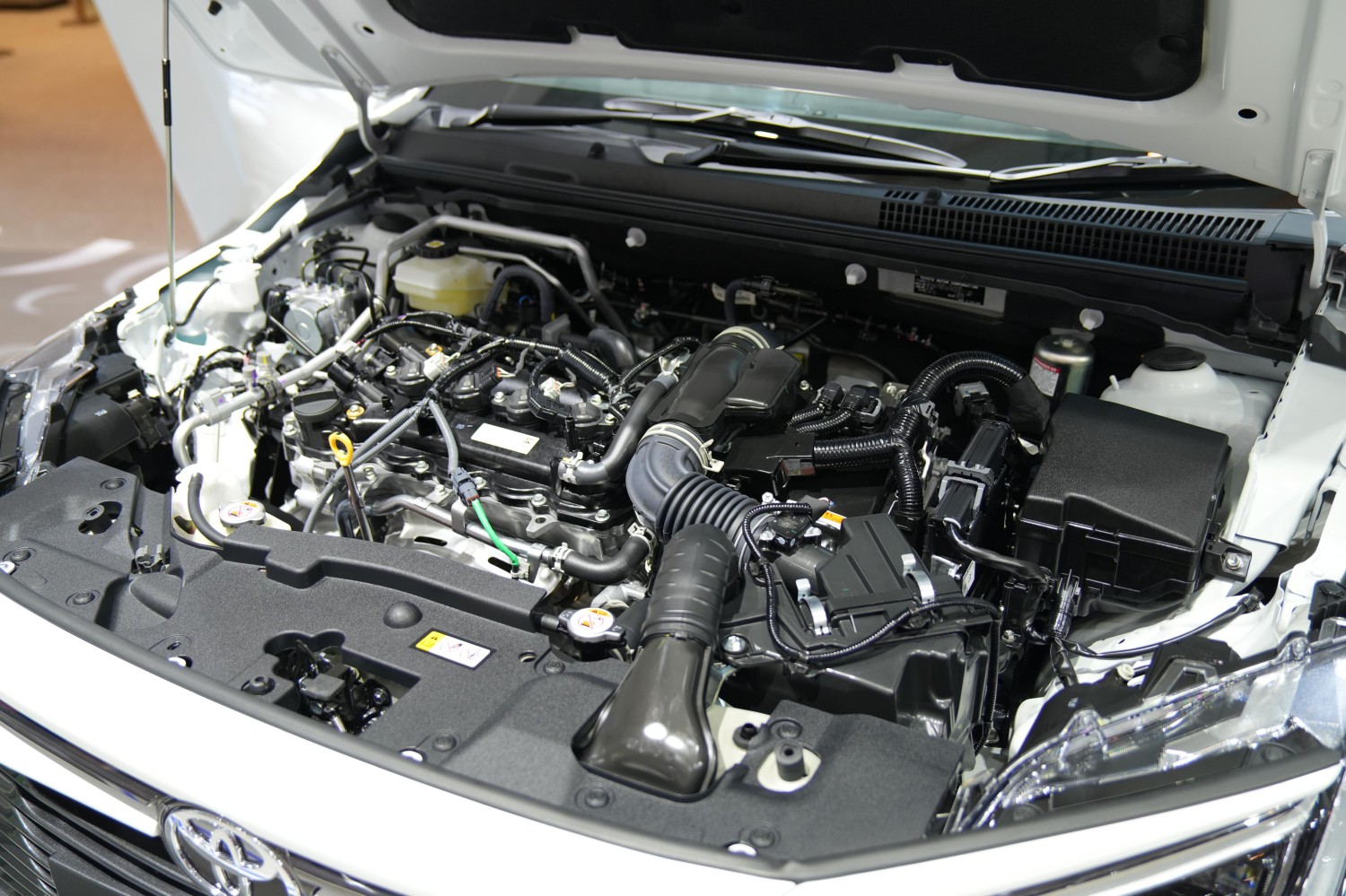 Intip Detail Perbedaan Toyota Vios Hybrid Dengan Vios Mesin Bensin