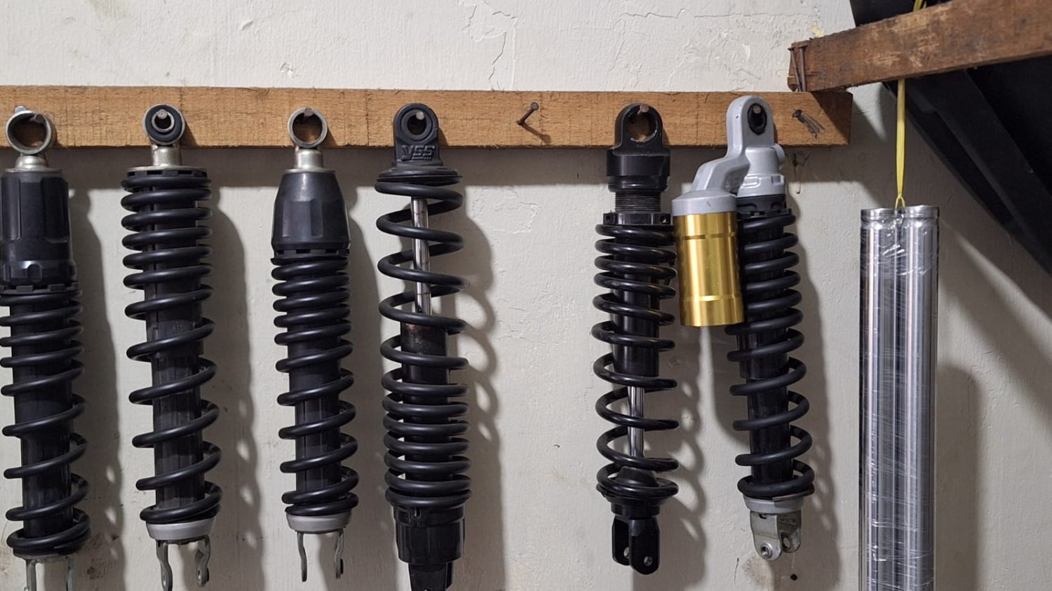 Harga Lebih Murah, Begini Efek Negatif Pasang Sokbreker Motor Palsu