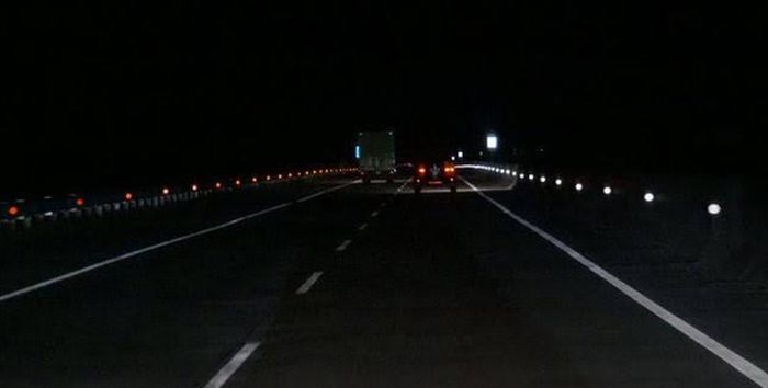 Ladies Jangan Panik Dulu! Ada Alasan Jalan Tol Sengaja Dibiarkan Gelap