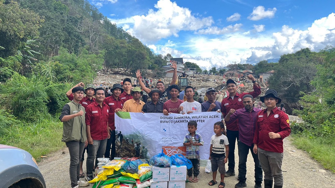 BMW, Tak Ada Kata Terlambat, BMW Car Clubs Indonesia Jakchap Salurkan Bantuan Korban Banjir Sumatera