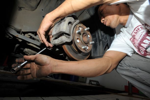 Persiapan Mudik, Begini Cara Mudah Bersihkan Kampas Rem Mobil Bekas