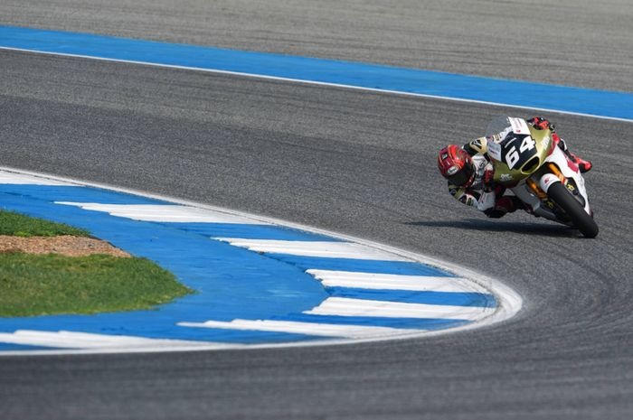 Start P9 Berakhir di Gravel, Mario Aji Gagal Finis di Tengah Hujan Red Flag Moto2 Thailand