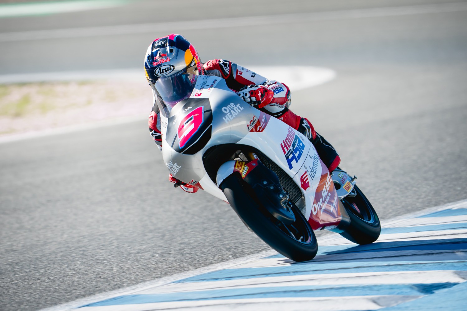 Veda Ega Pratama Ukir Sejarah di Moto3 Brasil 2026, Taktik Hemat Ban Jadi Senjata