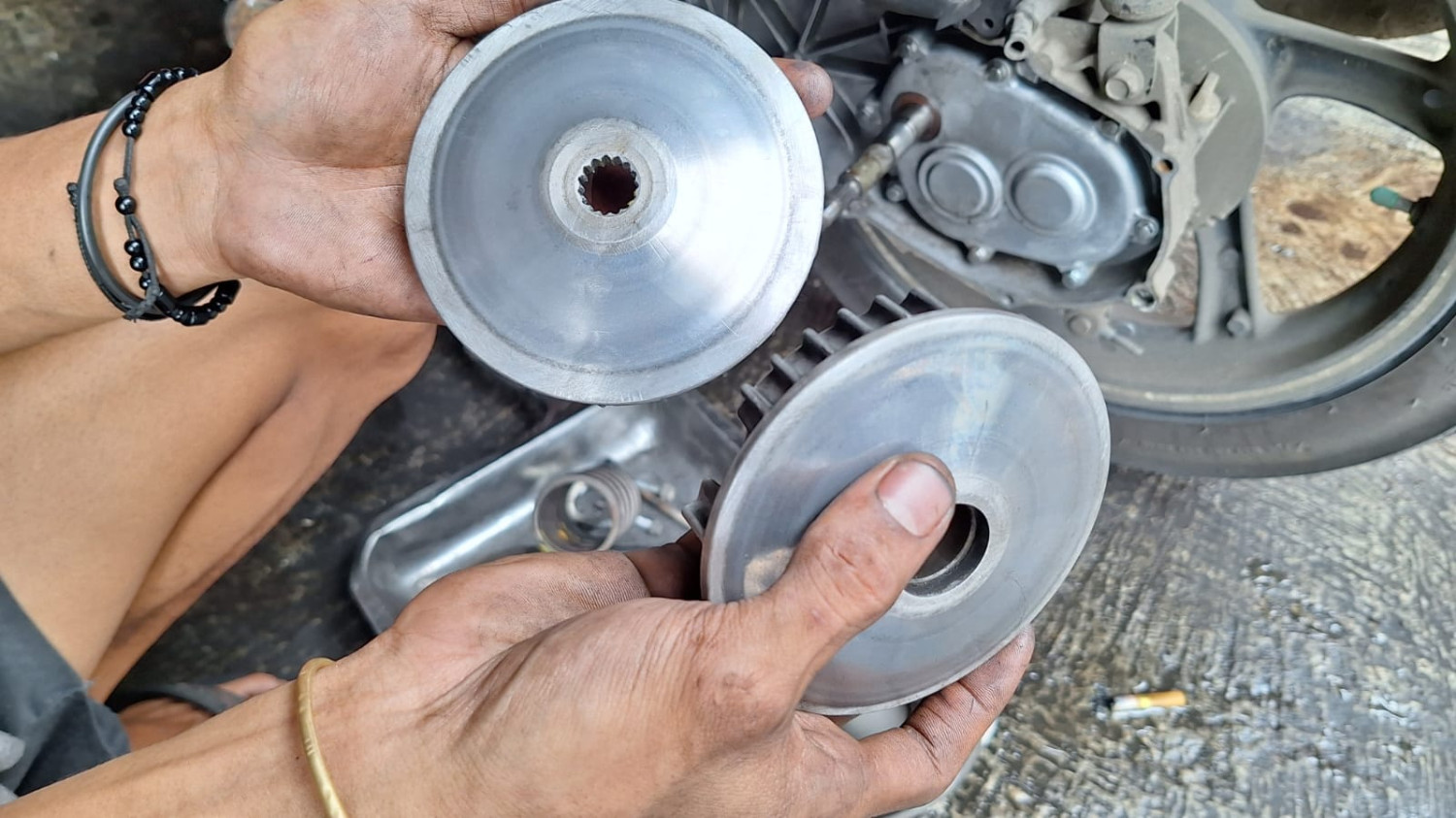 Bikin Top Speed Tertahan, Ini Dua Penyebab Pulley Depan Skutik Aus