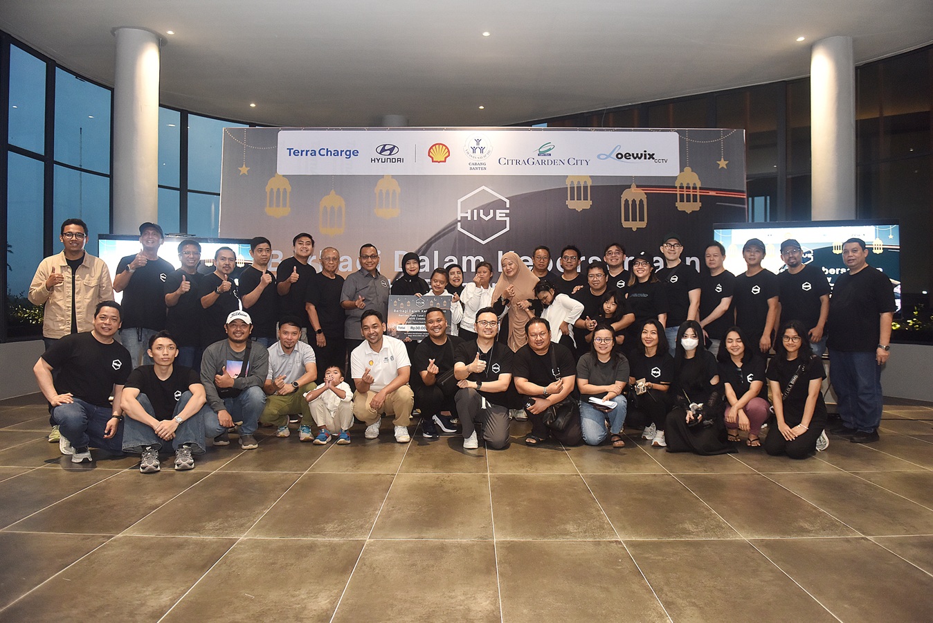 Komunitas Mobil Listrik Hyundai Gelar Bukber, Kumpulkan Donasi Hingga Puluhan Juta