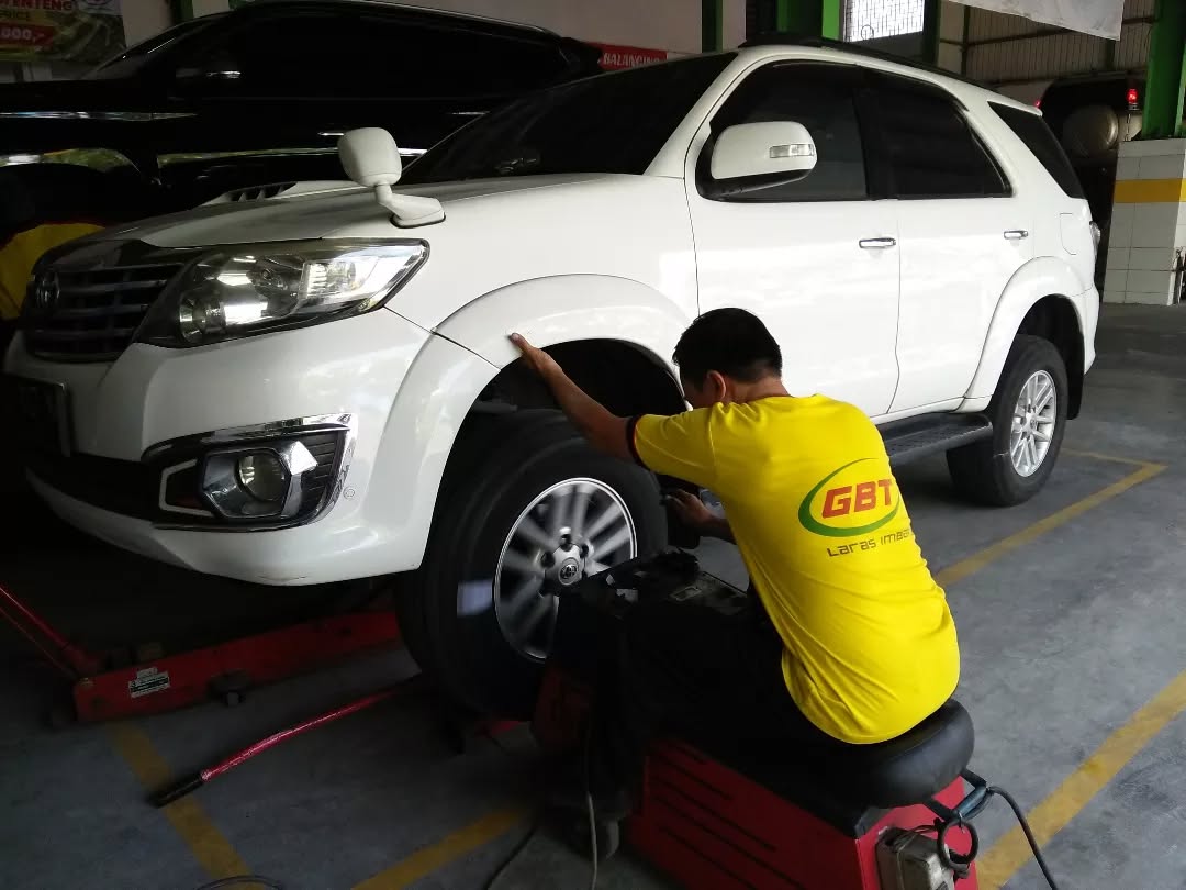 Begini Cara Menyelaraskan Roda Mobil Bekas Setelah Servis Power Steering