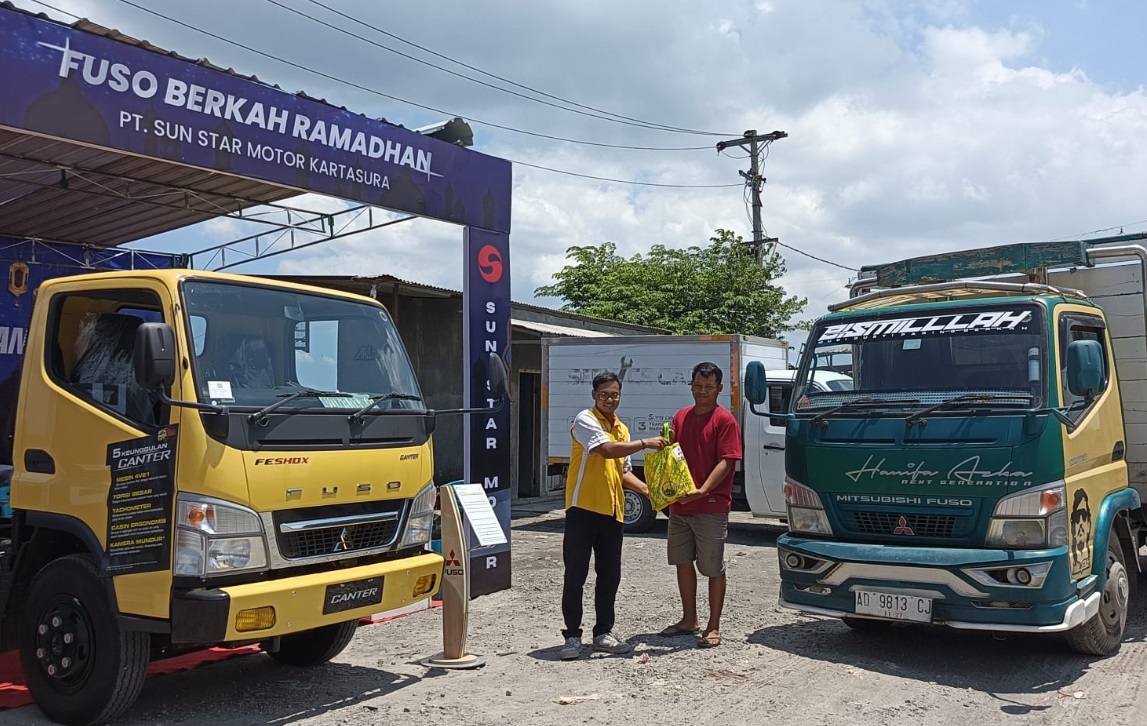 Gelar Fuso Berkah Ramadhan, Sun Star Motor Kartasura Bagi Sembako dan Free Check Up Kendaraan