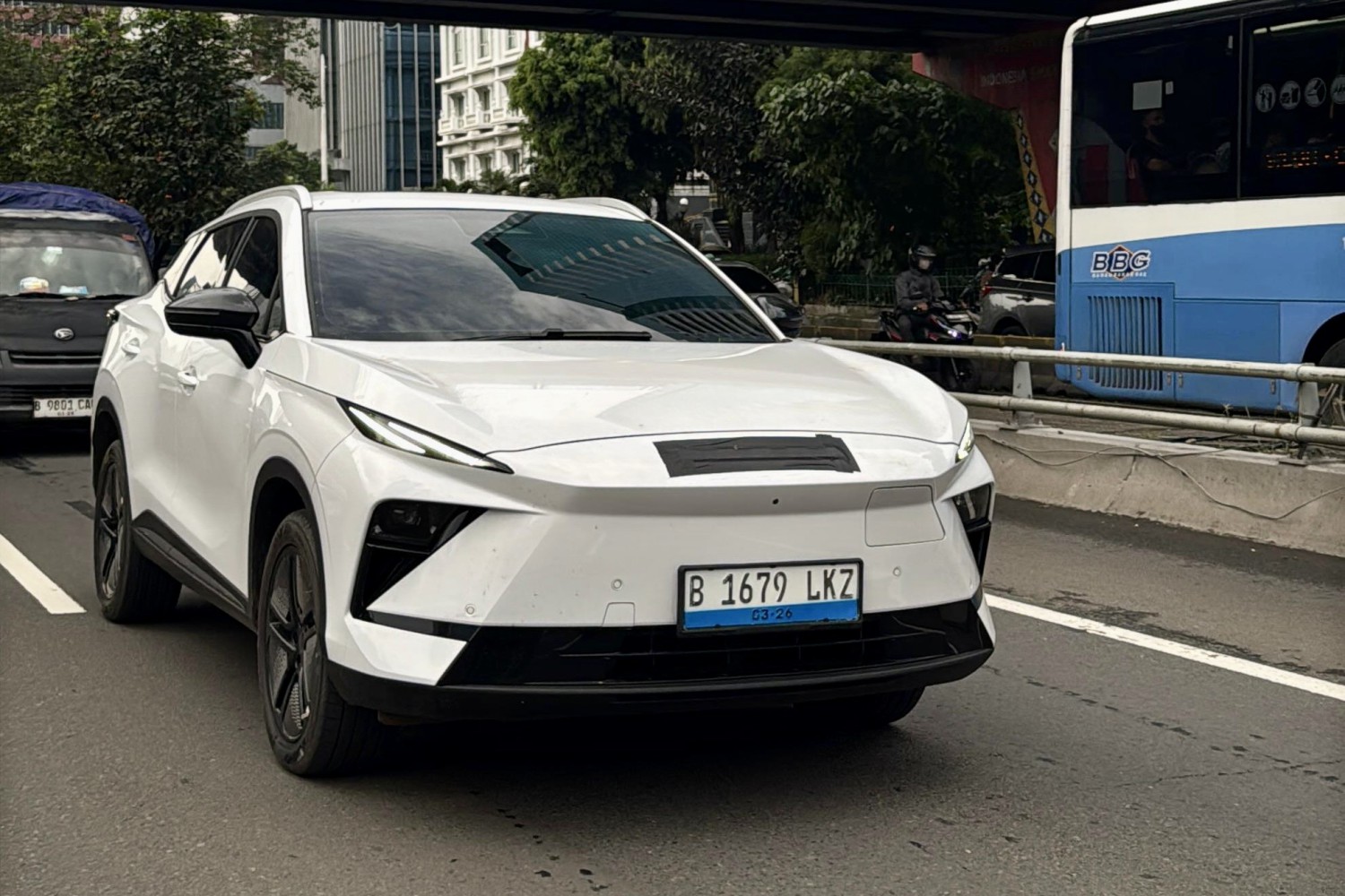 Kepergok Tanpa Kamuflase, OMODA E5 Baru Asyik Melintas Di Jakarta