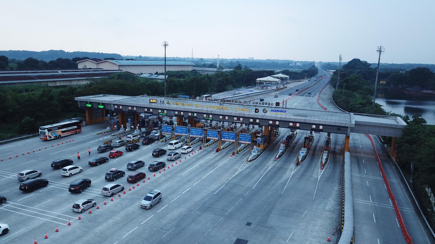 Cikampek Utama Disikat 621 Ribu Kendaraan, Lonjakan Tembus 145 Persen