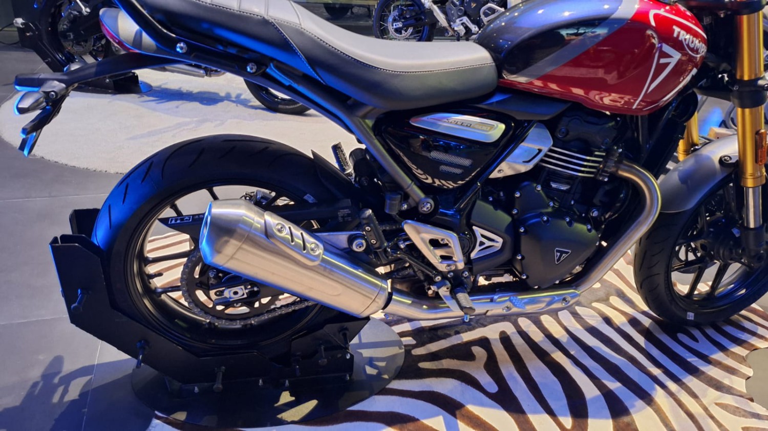 Unik! Ini Alasan Rantai Triumph Speed dan Scrambler 400 Ada Di Kanan