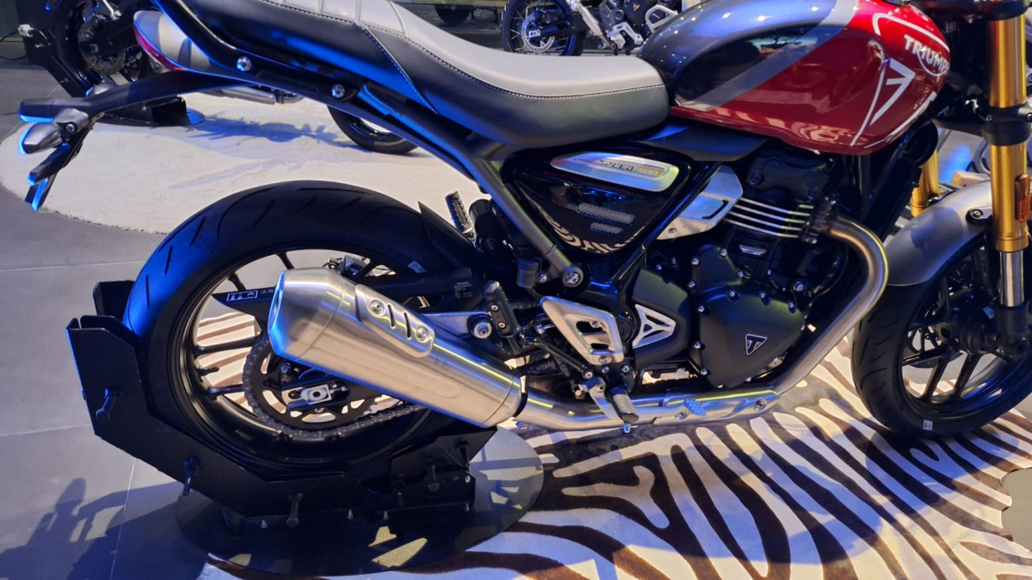 Unik! Ini Alasan Rantai Triumph Speed dan Scrambler 400 Ada Di Kanan