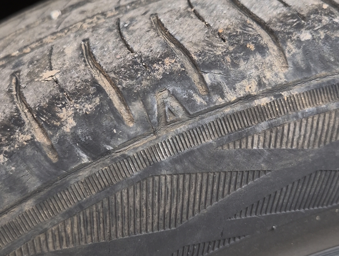 Ban Mobil Aus dan Tidak Merata? Cek Tanda ini Lihat Kondisinya