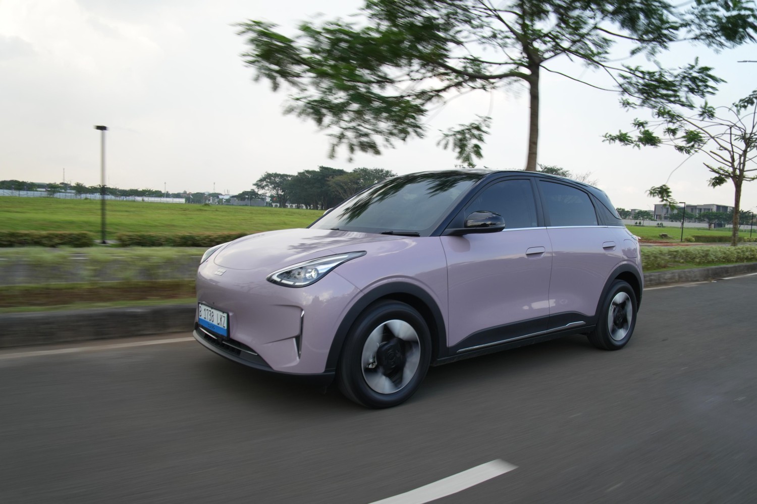 Agak Nyeleneh, Intip Detail Ambient Lighting Interior Geely EX2