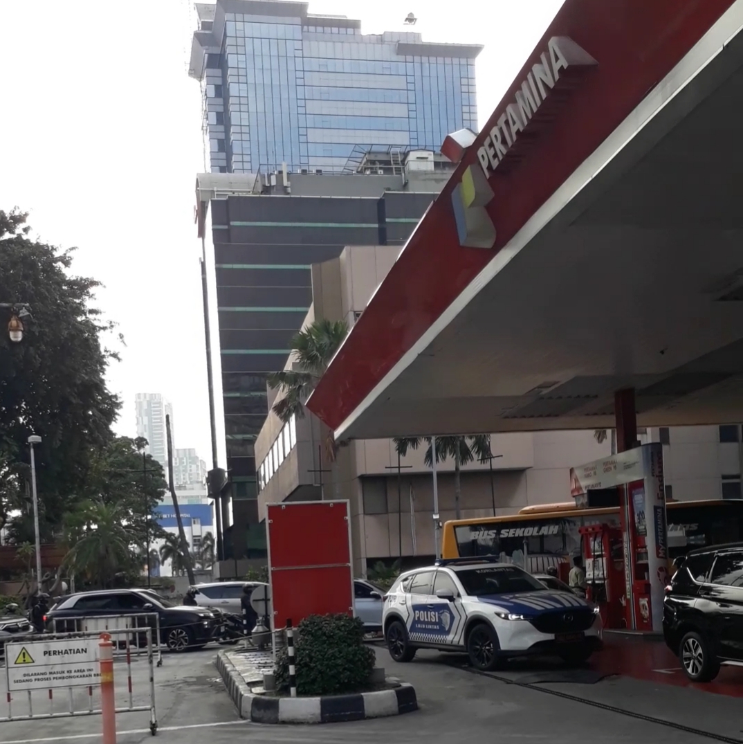 Pemerintah Bilang BBM Tak Naik, Pengendara Tetap Serbu SPBU