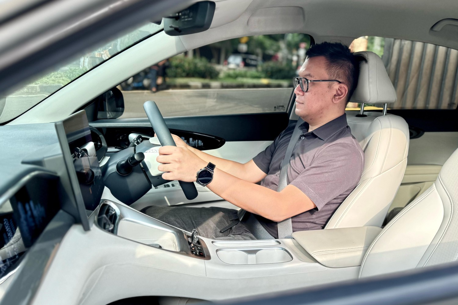 Panjang 4,1 Meter, Begini Rasanya Duduk Di Mobil Listrik Geely EX2