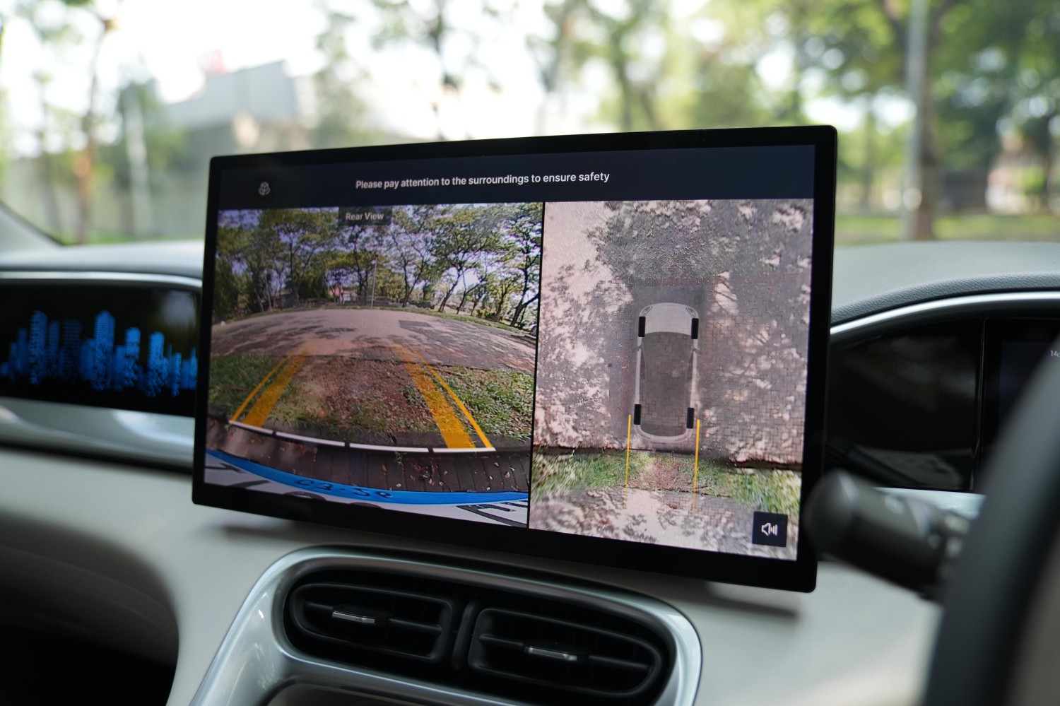 Nyelip-nyelip Di Perkotaan, Geely EX2 Dimudahkan Dengan Fitur Ini