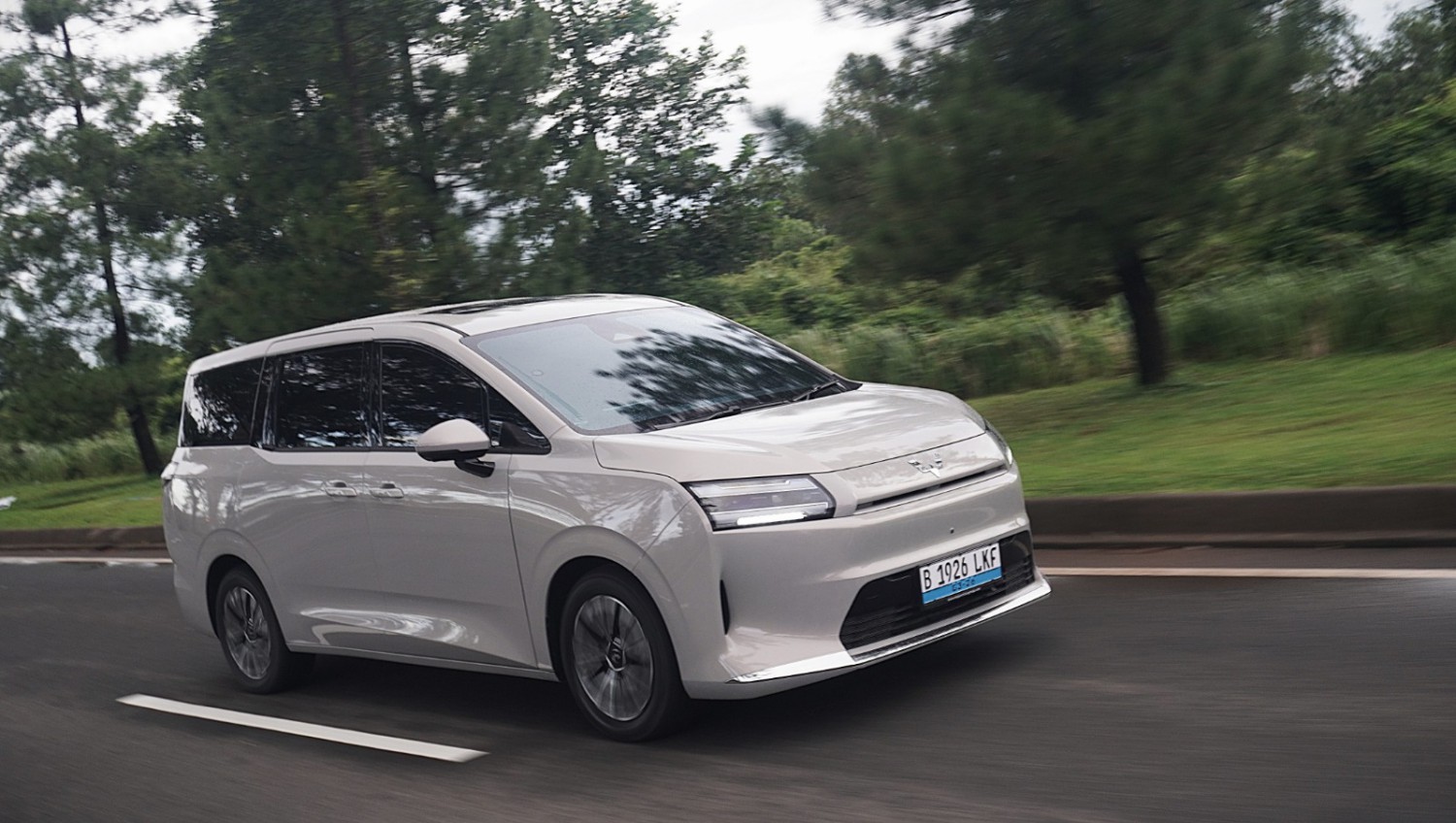 Gak Butuh Bensin Mahal, Sejauh Ini Jarak Tempuh Wuling Darion EV