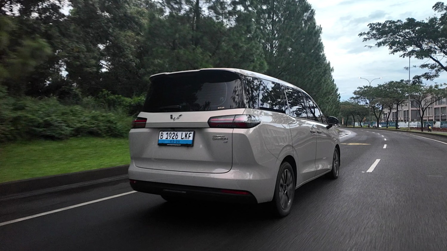 Gak Butuh Bensin Mahal, Sejauh Ini Jarak Tempuh Wuling Darion EV