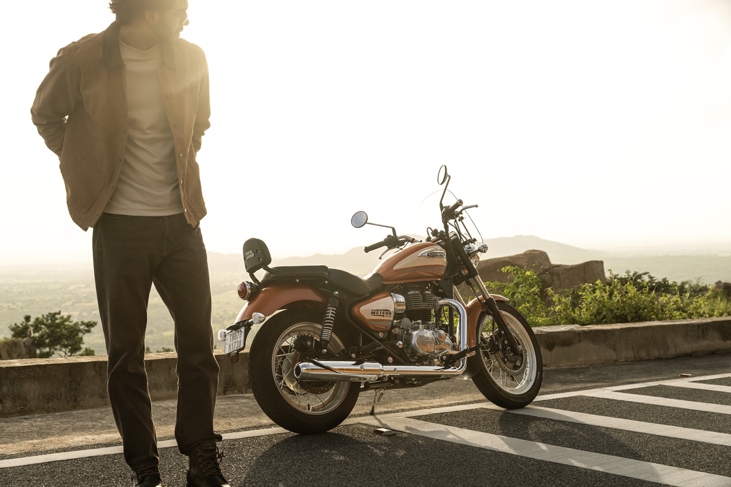 Cuma 36 Unit! Royal Enfield Meteor 350 Sundowner Orange Resmi Dijual di Indonesia