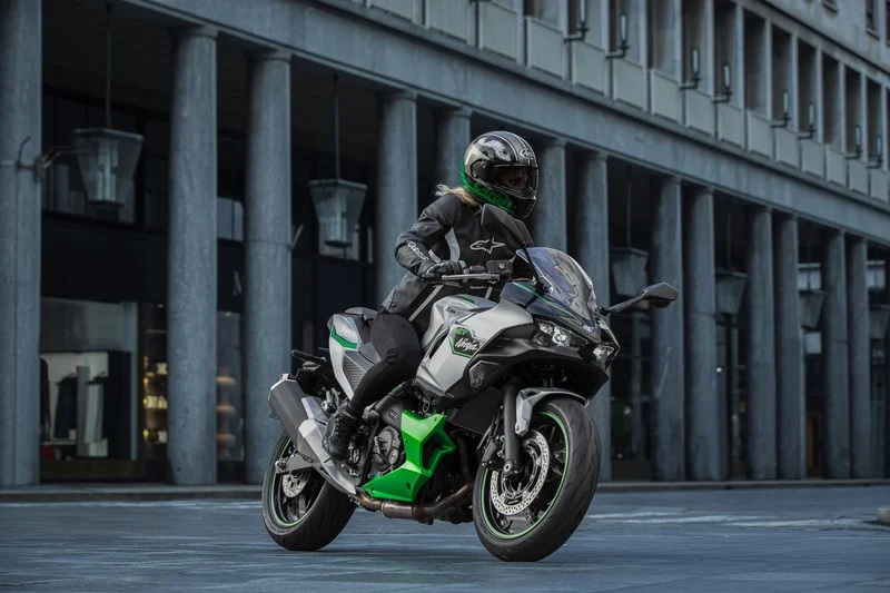Kawasaki Z7 dan Ninja 7 Hybrid Kini Makin Pintar, Bisa Pindah Mode EV di Kecepatan 60 Km/jam