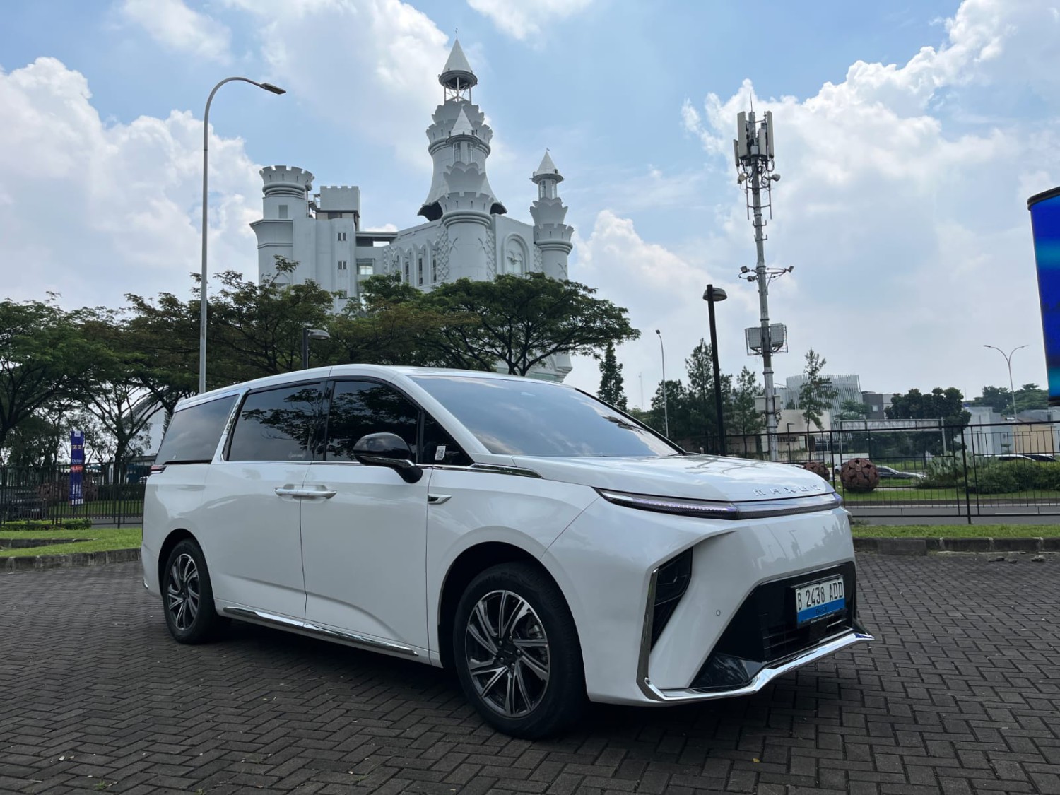 Nikmatnya Naik Maxus Mifa9, Langsung Serasa Jadi Seorang CEO