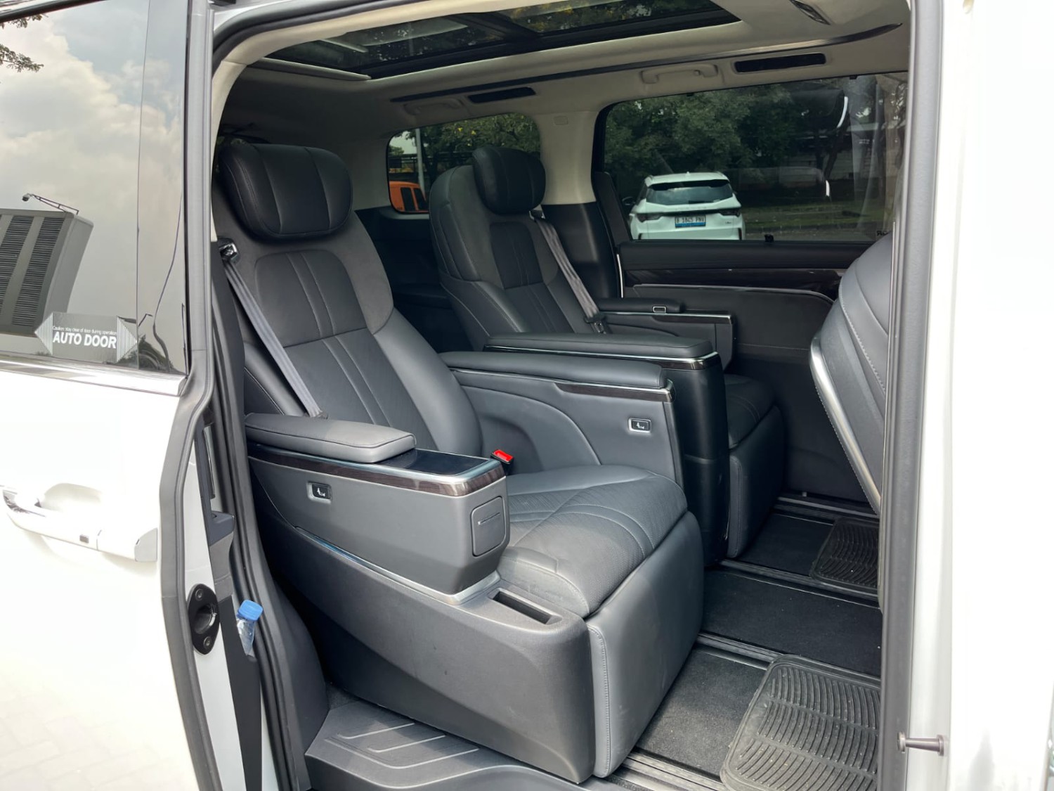 Nikmatnya Naik Maxus Mifa9, Langsung Serasa Jadi Seorang CEO